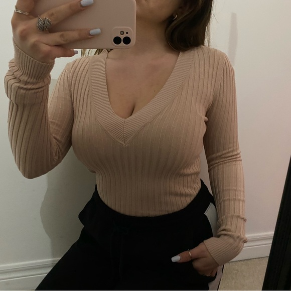 ribbed v-neck sweater - Picture 1 of 3